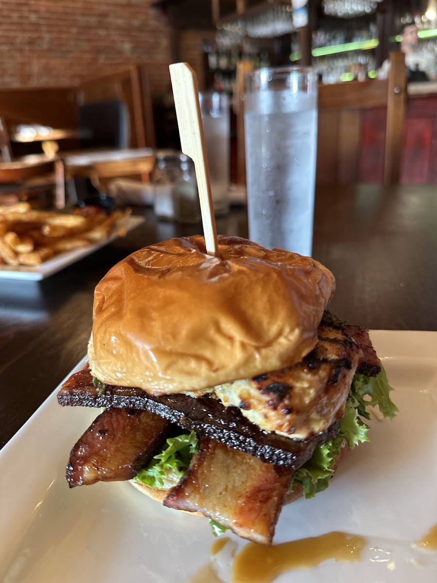 The Pearl Bar & Grill-4