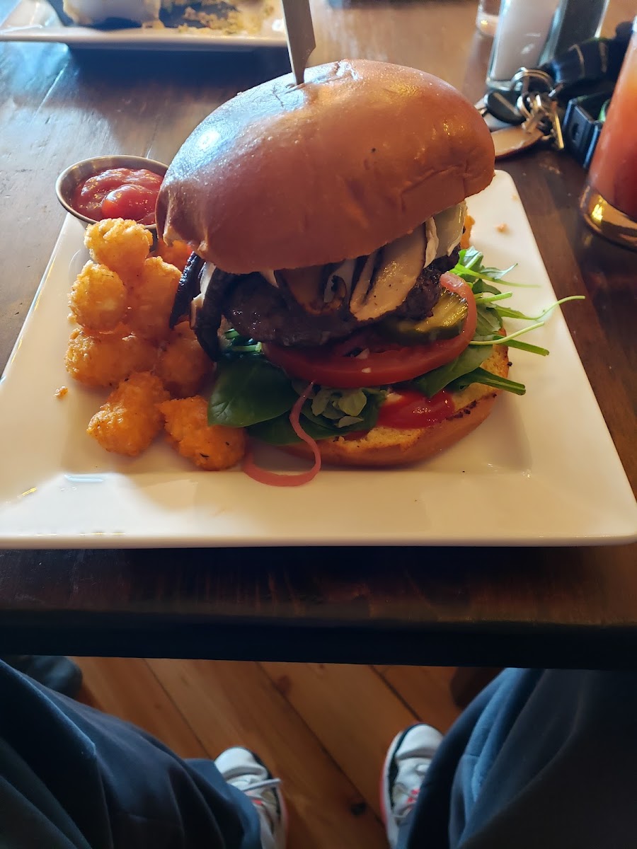 The Pearl Bar & Grill-9